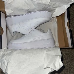 Women’s Nike Air Force One’s Sage Low